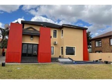 5 Bedroom House in Glen Eagles Estate