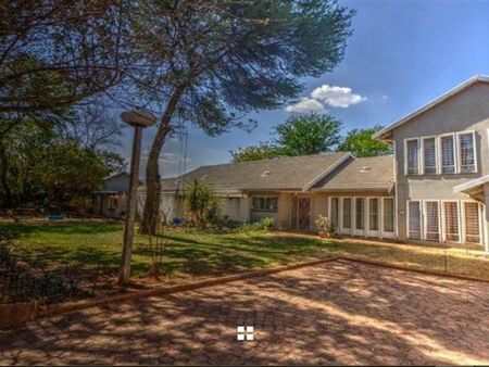 4 Bedroom House in Aston Manor
