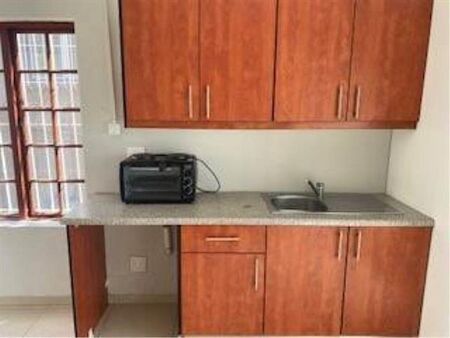 Bachelor apartment in Edenvale
