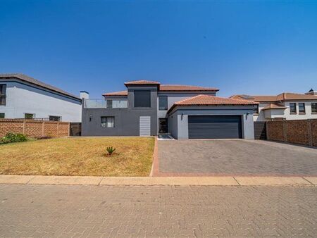 5 Bedroom House in Parkrand