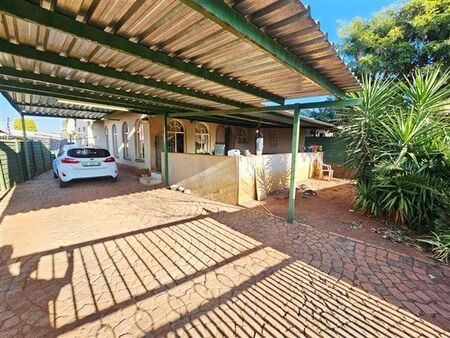 3 Bedroom House in Heuweloord