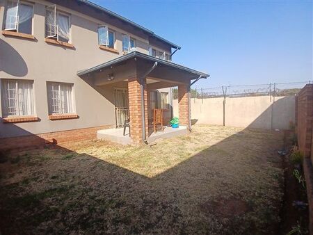4 Bedroom Townhouse in Mooikloof Ridge