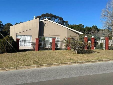 4 Bedroom House in Mossel Bay Central