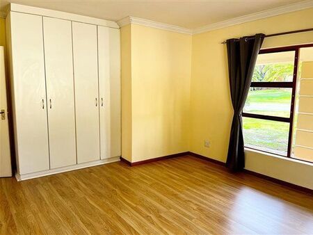 Bachelor apartment in The Crest
