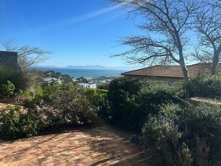 Studio Apartment in Gordons Bay Central