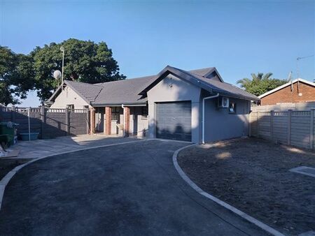 2 Bedroom House in Arboretum