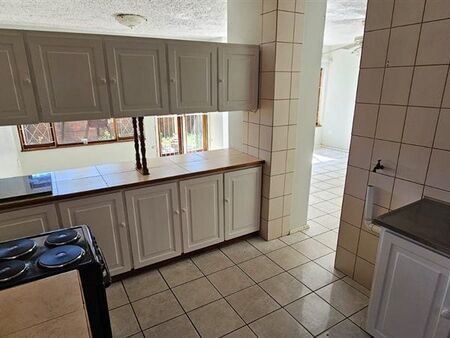 3 Bedroom Apartment in Arboretum