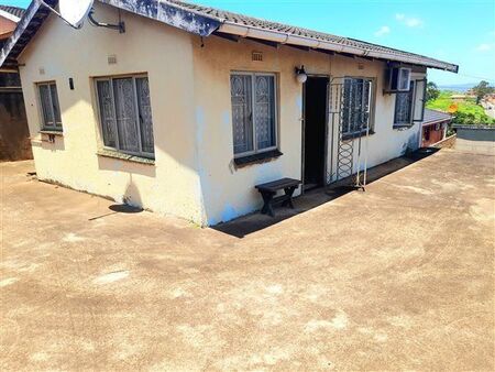 2 Bedroom House in Southgate