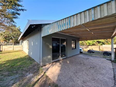 3 Bedroom House in Manors