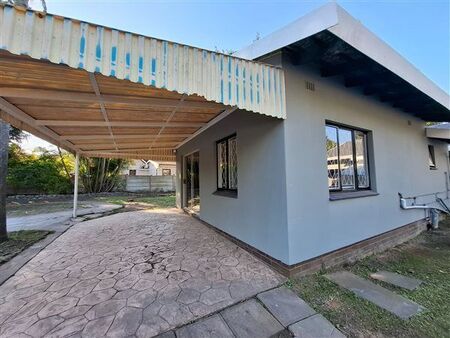 3 Bedroom House in Manors