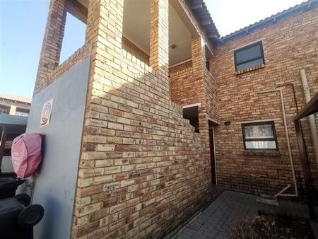 2 Bedroom Apartment in Grobler Park