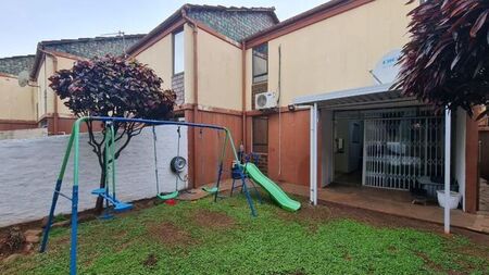 3 Bedroom duplex townhouse - sectional to rent in Montclair, Durban