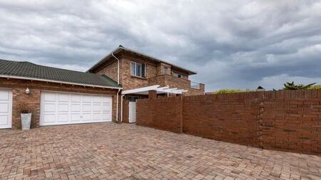 3 Bedroom townhouse - sectional to rent in Summerstrand, Port Elizabeth