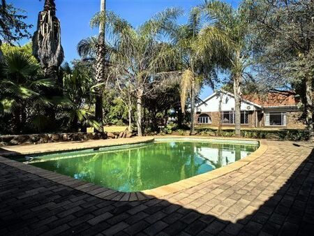 4 Bedroom House in Derdepoort