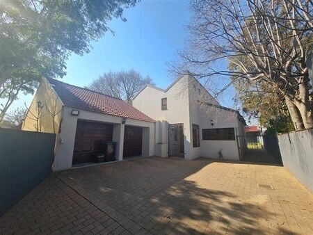 3 Bedroom Townhouse in Baileys Muckleneuk
