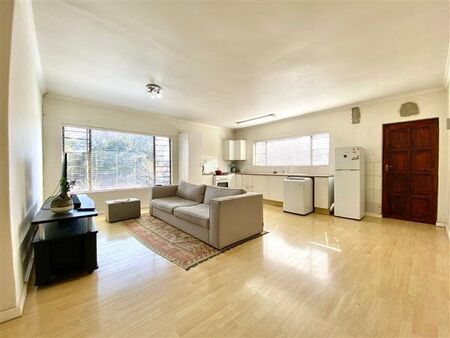 2 Bedroom Flat in Bryanston