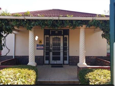 3 Bedroom House in Kensington