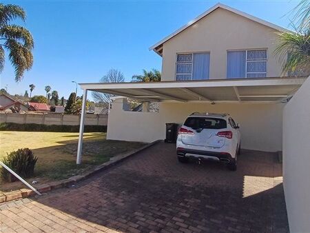 2 Bedroom Townhouse in Glen Marais