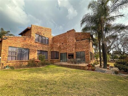 4 Bedroom House in Blue Gill