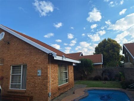 2 Bedroom House in Bonaero Park