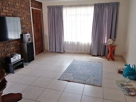2 Bedroom Apartment in Woodmere