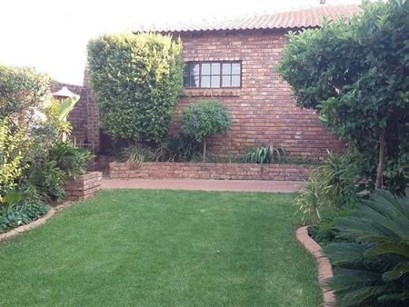 3 Bedroom House in Rooihuiskraal