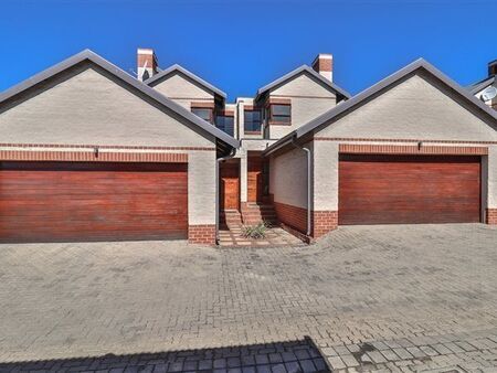 3 Bedroom Townhouse in Candlewoods Estate