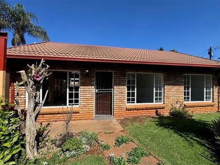 2 Bedroom Simplex in Pierre van Ryneveld