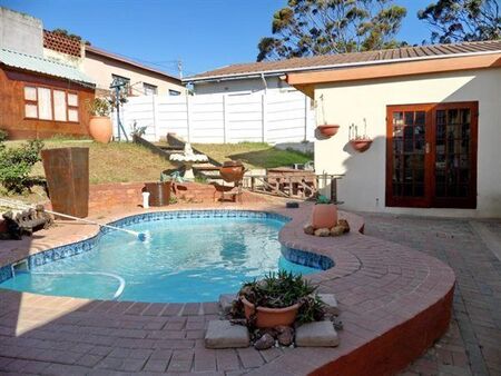 3 Bedroom House in Penford