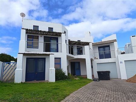 5 Bedroom House in Paradise Beach