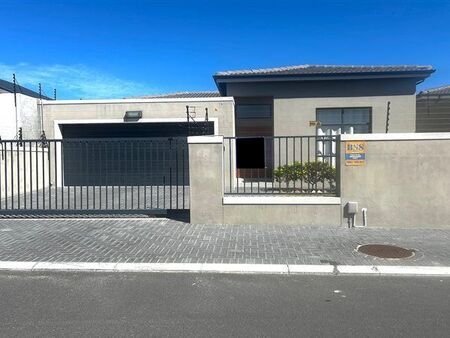 3 Bedroom House in Parklands North