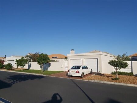 3 Bedroom House in Sunningdale