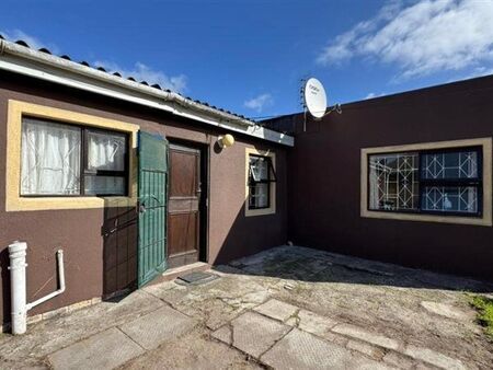 2 Bedroom House in Grassy Park