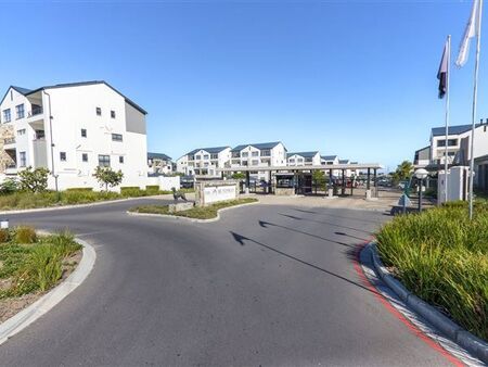 3 Bedroom Apartment in Somerset West Central