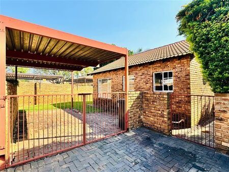 2 Bedroom Townhouse in Wilgeheuwel