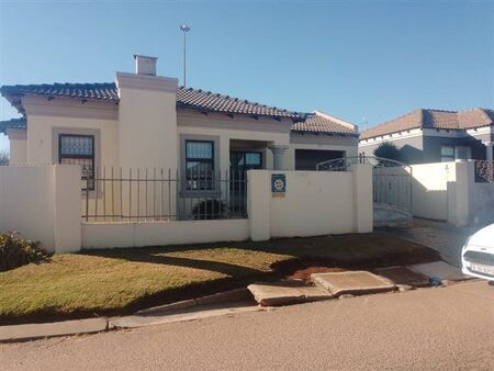 3 Bedroom House in Krugersdorp Central