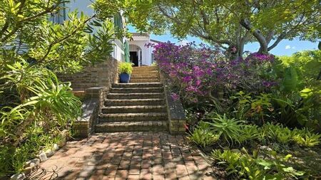 1 Bedroom bachelor flat to rent in Bowtie, Plettenberg Bay