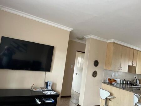 2 Bedroom townhouse - sectional to rent in Langenhovenpark, Bloemfontein