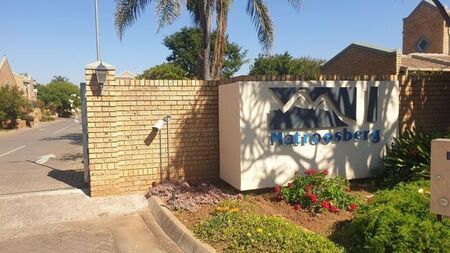 2 Bedroom townhouse - sectional to rent in Equestria, Pretoria