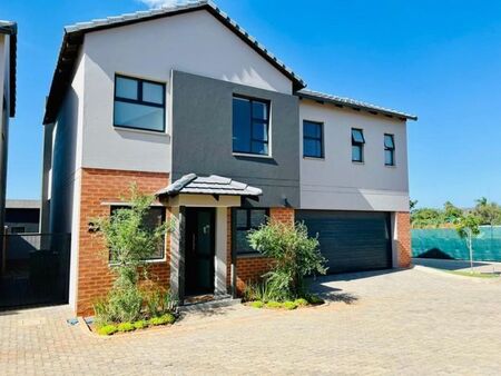 3 Bedroom duplex townhouse - sectional to rent in Montana, Pretoria