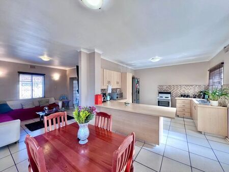 2 Bedroom house to rent in Athlone, Cape Town