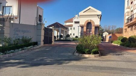 2 Bedroom townhouse - sectional to rent in Edenburg, Sandton