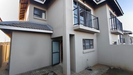 3 Bedroom townhouse - sectional to rent in Shellyvale, Bloemfontein