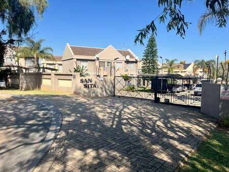 2 Bedroom apartment to rent in Erasmuskloof, Pretoria
