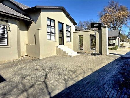 1 Bedroom Apartment in Bryanston