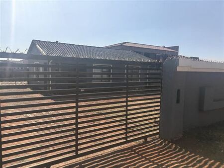 2 Bedroom House in Lenasia