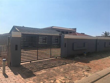 2 Bedroom House in Lenasia
