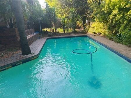 4 Bedroom House in Kew