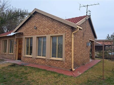 2 Bedroom Cluster in Rhodesfield
