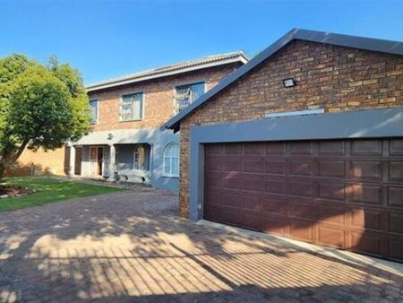 5 Bedroom House in Erasmia